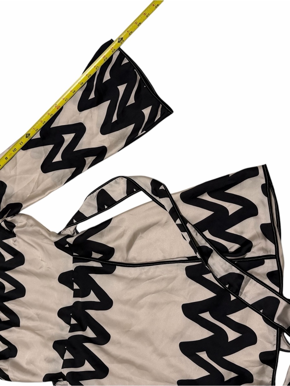 Alexis Cream and Black One-Shoulder Graphic Mini Dress, pre-owned, size small - Picture 5 of 9
